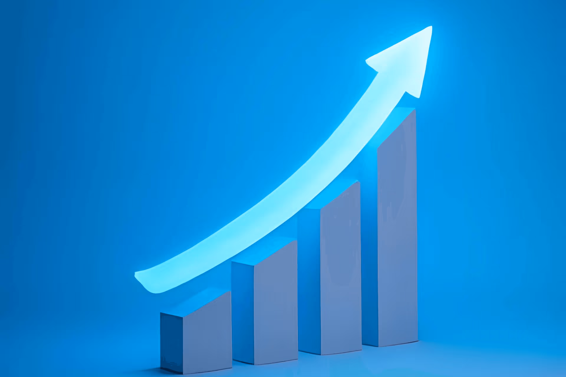 Creator reviewing average OnlyFans income figures on a bar chart on a laptop